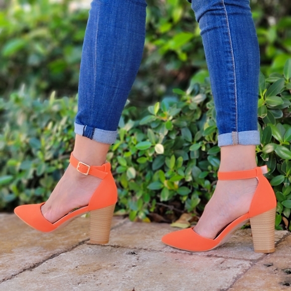 Women's Orange Closed Pointed Toe Chunky Heel Pump - Picture 4 of 6